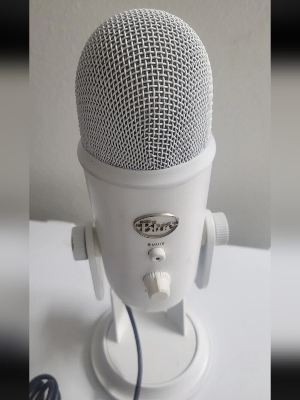 Blue Yeti USB Condenser Microphone Whiteout Edition w/ Pop Filter Tested Works